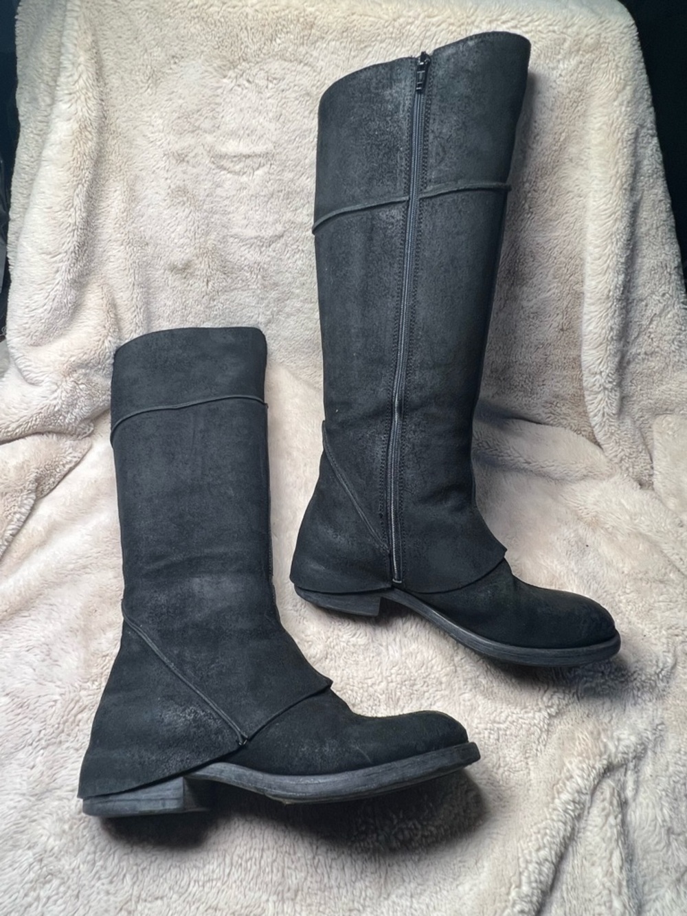 Vera Wang women’s suede boots size 7